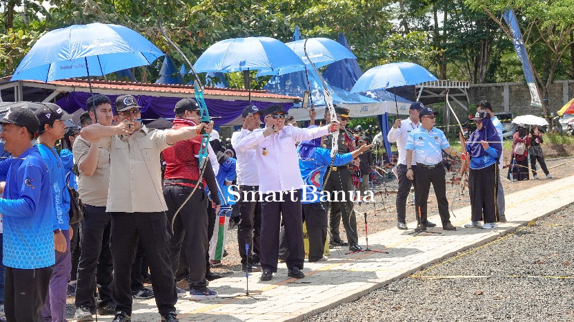 Semangati Peserta Lomba, Gubernur Kalsel dan Pimpinan Forkopimda Memanah Bersama di Ajang Archery Competition 2025