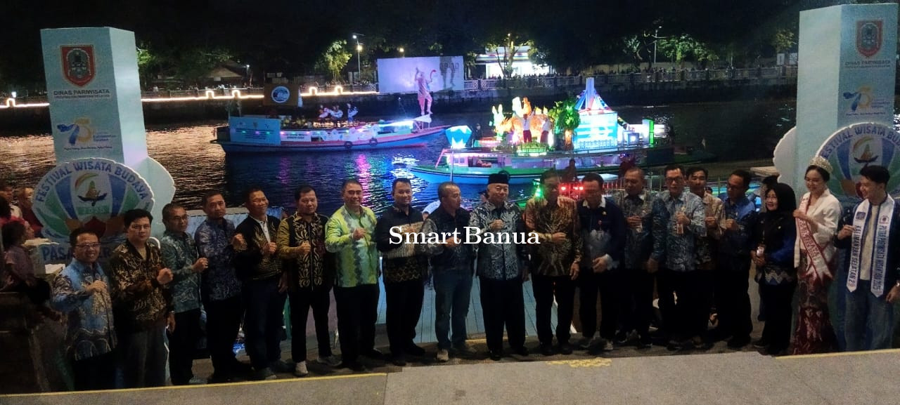 Gubernur H. Muhidin Lepas Jukung Hias di Sungai Martapura, Warisan Budaya Banua yang Dilestarikan