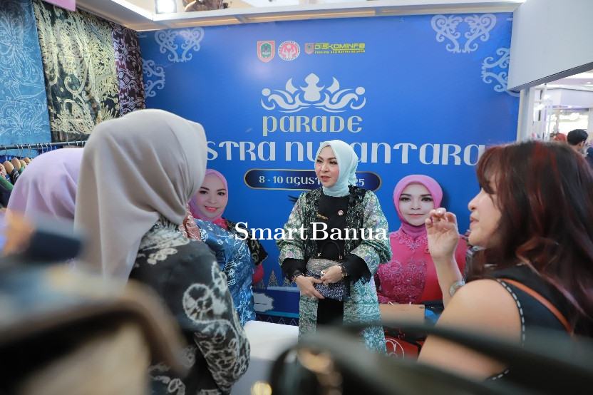 Talkshow Wastra Nusantara 2025, Ketua Dekranasda Kalsel Hj. Fathul Jannah Bangga Kain Sasirangan khas Banjar Go Nasional