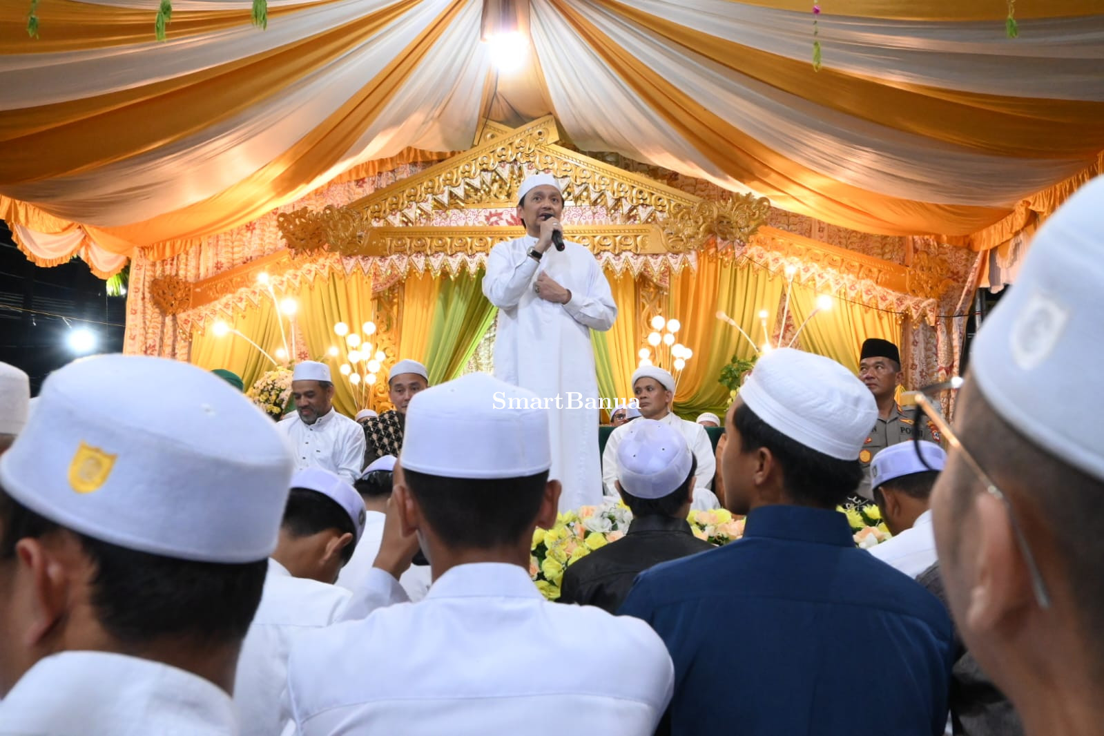 Berbaur Bersama Jamaah, Wagub Hasnuryadi Sulaiman Hadiri Haul Sultan Suriansyah ke- 499 di Ruang Induk Masjid Sultan Suriansyah Banjarmasin