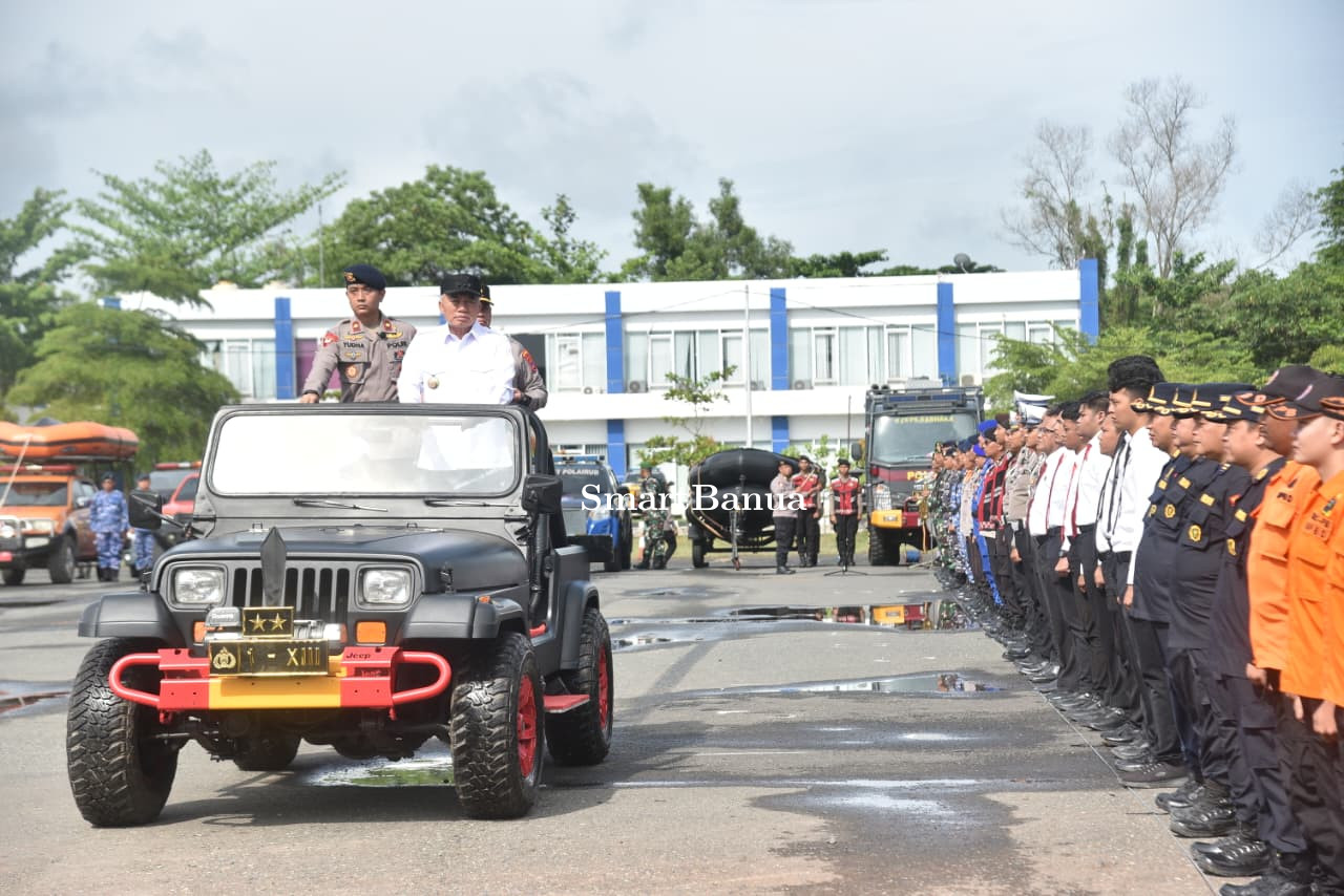 Apel Kesiapsiagaan Bencana Hidrometeorologi 2025, Gubernur Kalsel Tinjau Kesiapan Personel dan Peralatan