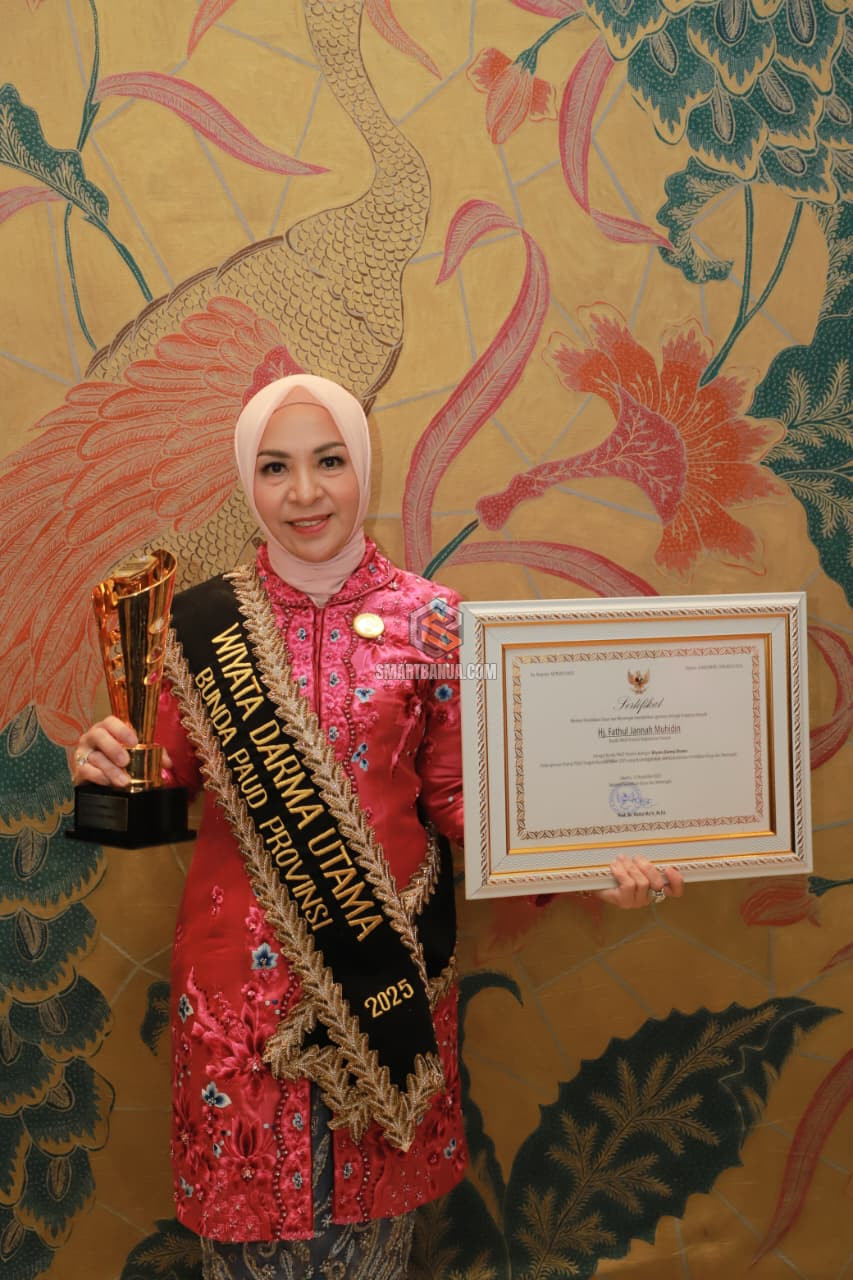 Hj. Fathul Jannah Muhidin Raih Penghargaan Bunda PAUD Terbaik Nasional 2025