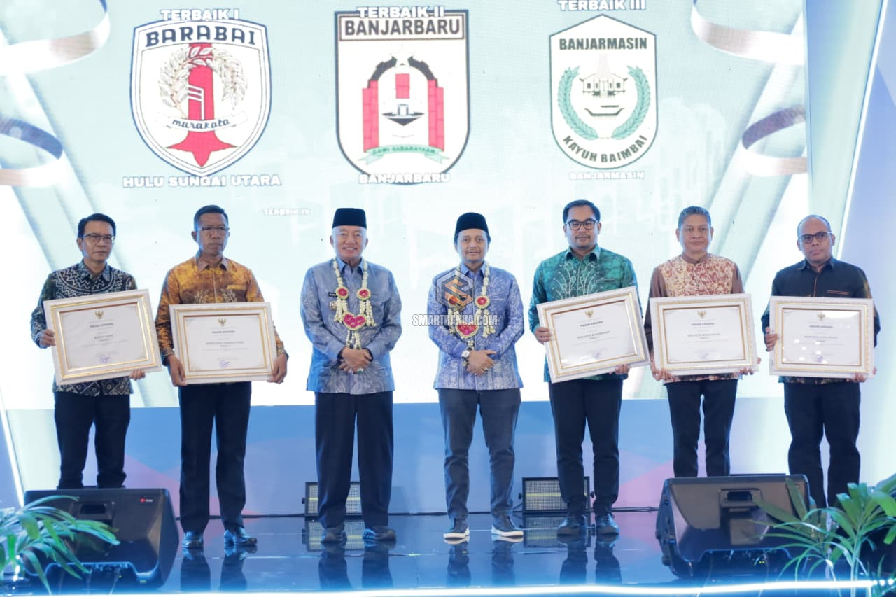 Apresiasi Pendidikan Kalsel 2025: Gubernur Muhidin Anugerahkan Penghargaan untuk Daerah dan Pendidik Berprestasi