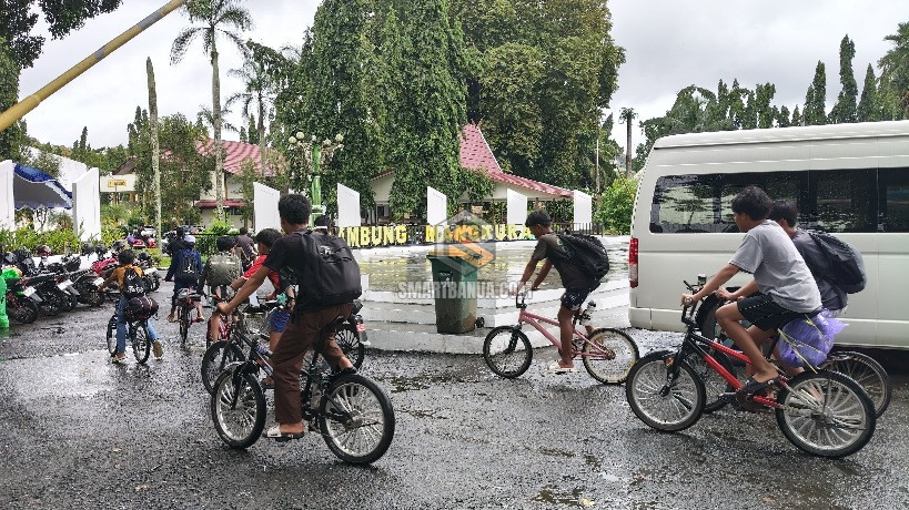 Belasan Anak Naik Sepeda Dari Batola ke Sekumpul