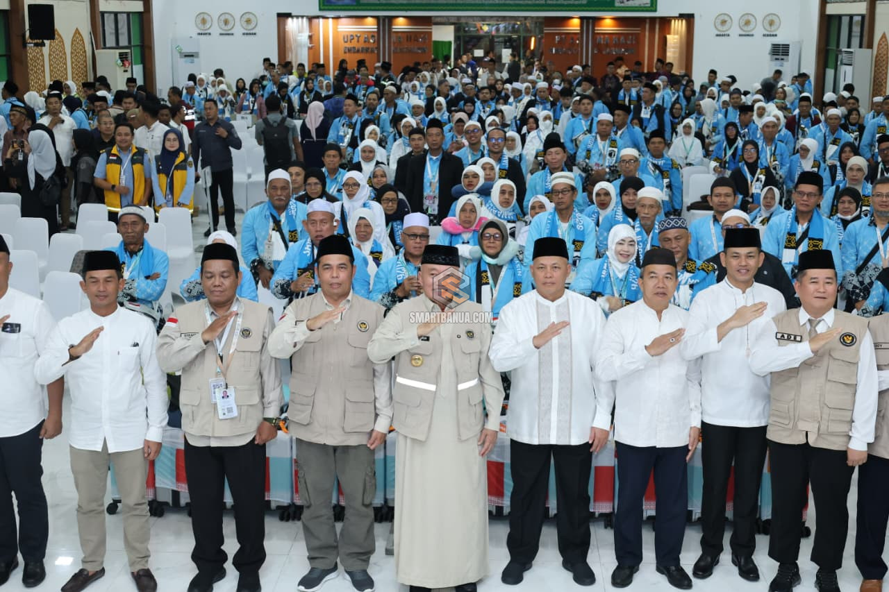 Lepas Jamaah Calon Haji, Gubernur Kalsel Mengingatkan Jaga Kesehatan dan Menitip...