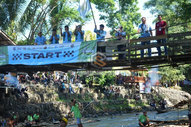 Gubernur H. Muhidin dan Hj. Fathul Jannah Resmi Buka Festival Bamboo Rafting 202...