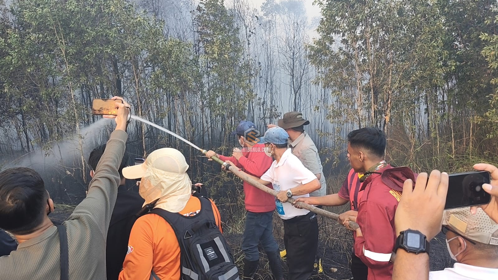 Wamenko Pangan Terjun Padamkan Karhutla di Banjarbaru 