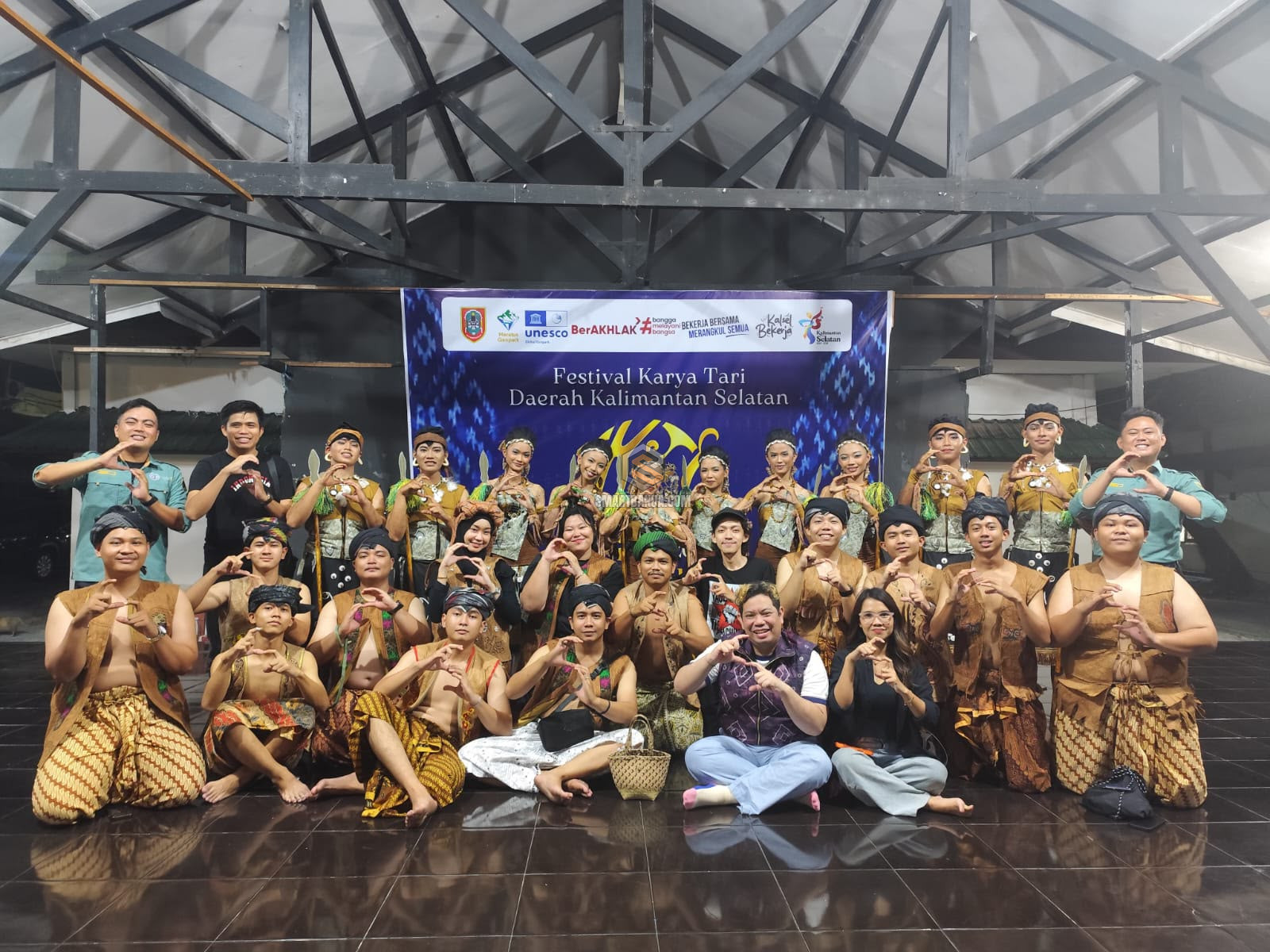 Sanggar Seni Suluh Banua Angkat Nilai Budaya Dayak Deah Lewat Tari Njipah, Tabal...